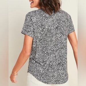 Old Navy Luxe Printed Crew-Neck T-Shirt – Grey/Black Animal Print – Size S